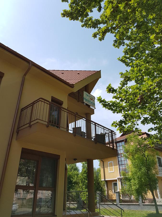 Tahiti Apartman Hajduszoboszlo Luaran gambar