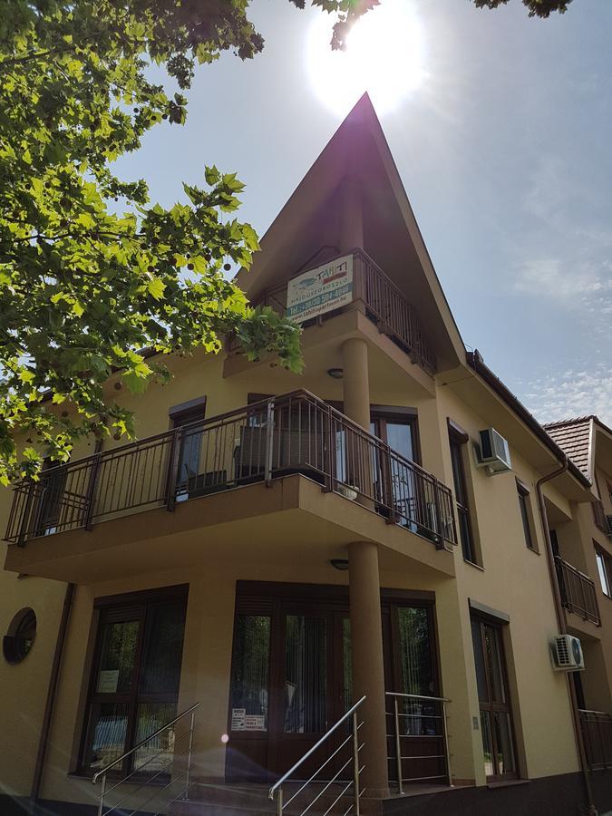 Tahiti Apartman Hajduszoboszlo Luaran gambar